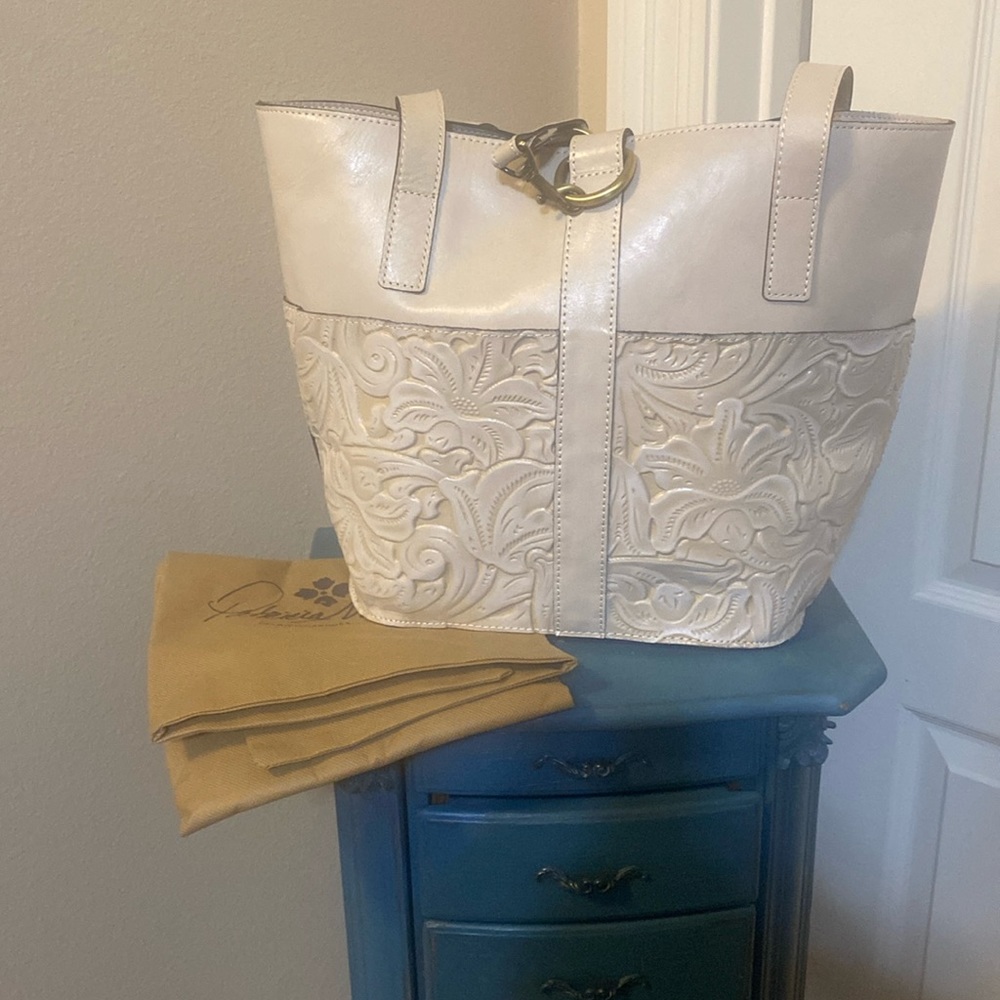 Patricia Nash beige/off white purse. NWOT. Never been used